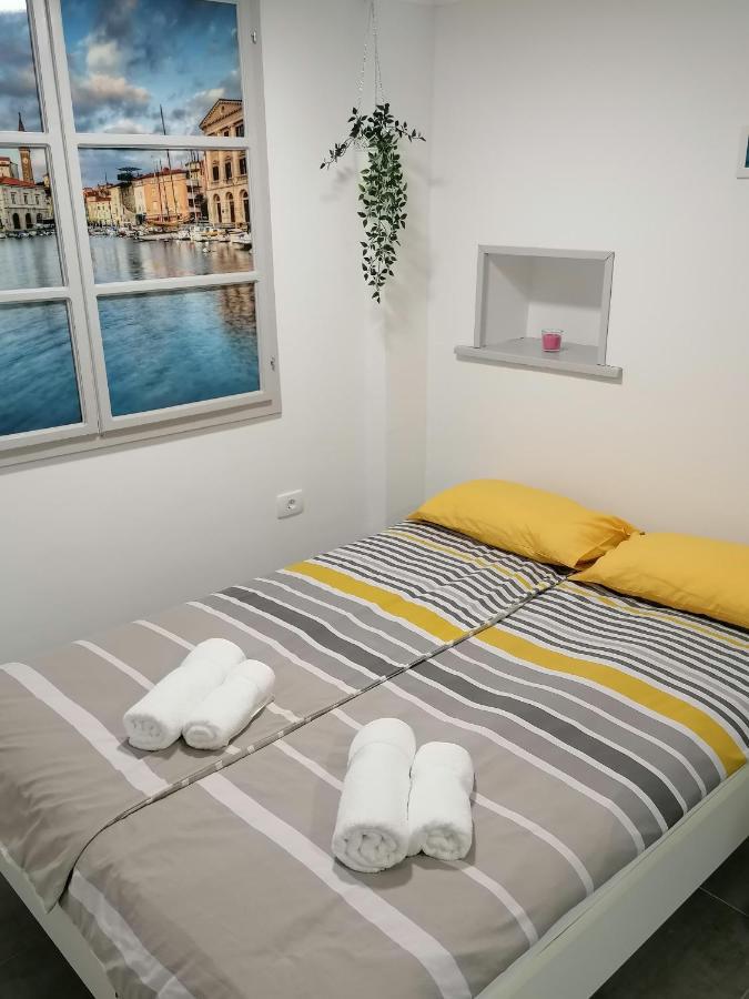 Apartment Dorina Piran Bagian luar foto